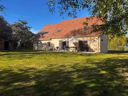 gambais  maison de 7p  5 chambres  double exposition  garage deux places   calme  parfait 