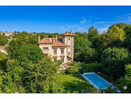 belle propriété de 314m² édifiée sur 2125m² de terrain - bords de marne
