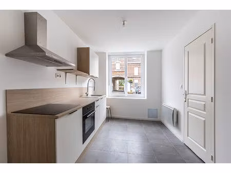 maison de ville entierement rénovée avec 3 chambres et jardin