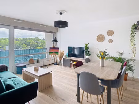 a vendre appartement angers 2 pièces  balcon  place de parking et cave.