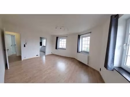 spa (centre) appartement 1 chambre  rénové et très calme