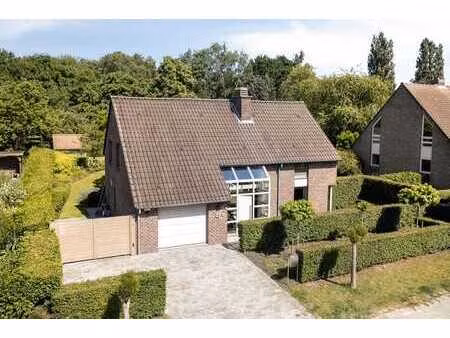 un petit bijou prêt à emménager avec un jardin paradisiaque