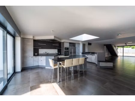 maison 176m² -2chambres 1bureau jardin en hyper centre solre le chateau proche frontiere b