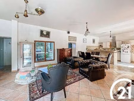 vente maison à guingamp (22200) : à vendre / 207m² guingamp