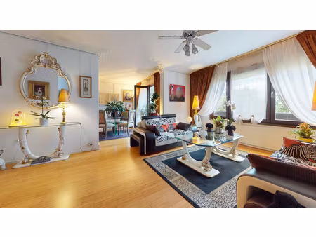 appartement f5 de 93.91 m2 avec loggia  2 parking et cave