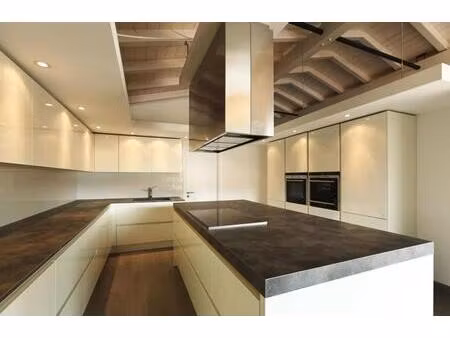 **rare t4 avec vaste terrasse dans residence luxueuse à seulement 600 mètres de la gare d'