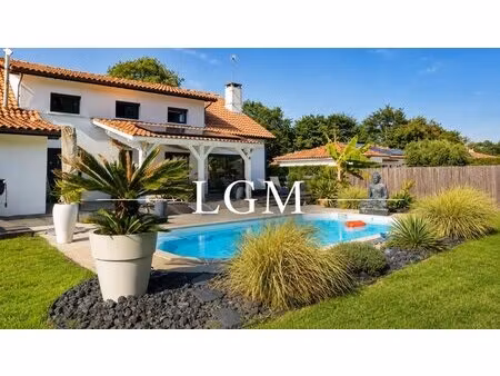 cazaux – élégante propriété familiale de 250 m² avec piscine et 7 chambres dans un...