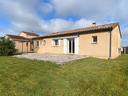location maison 4 pièces 102 m² à montricoux (82800)  935 €