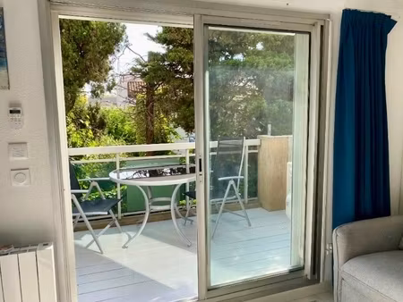 golfe-juan centre – studio meublé avec parking privatif et piscine