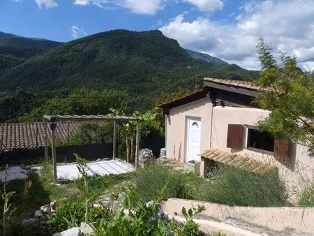 maison 2 pièces 69 m² - jardin 200 m²