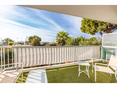 studio meuble - plein sud + parking + a 50 mètre du quai la pérouse