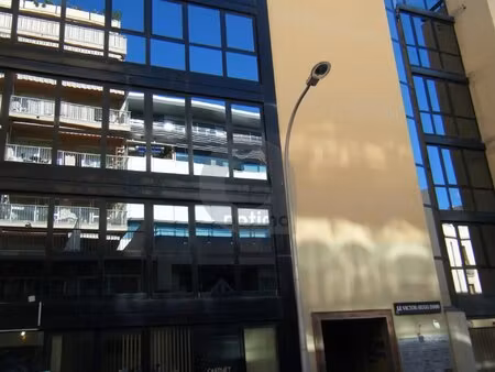 local dans immeuble de bureaux
