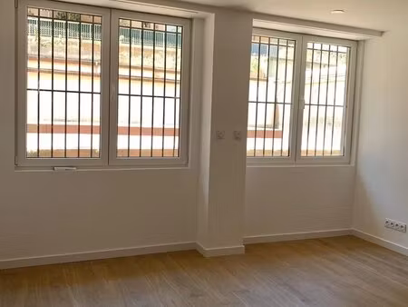 studio 27 m² avec commercialité