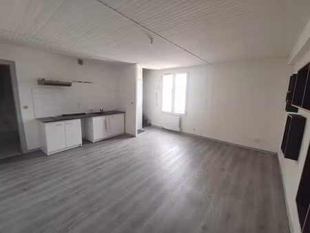 location appartement 3 pièces 50 m² à chatellerault (86100)  440 €