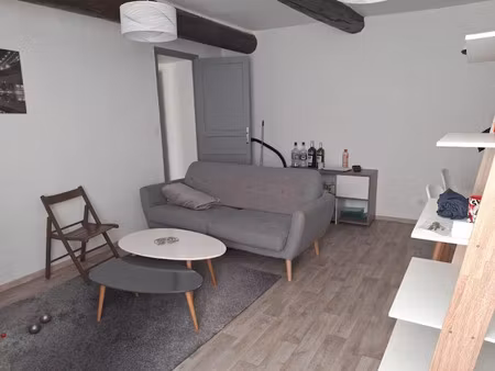 location meublée appartement 2 pièces 37 m² à nimes (30000)  558 €