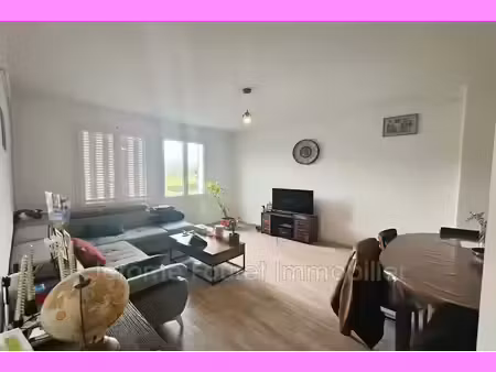 location appartement 3 pièces 72 m² à montaignac-sur-doustre (19300)  580 €