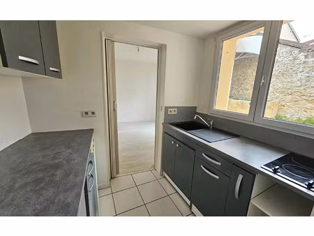 location appartement  17.81 m² t-1 à épône  436 €