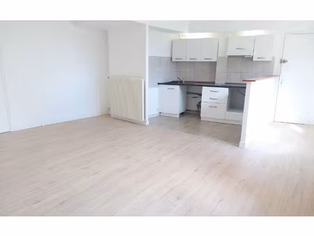 location appartement  47.23 m² t-2 à massy  856 €