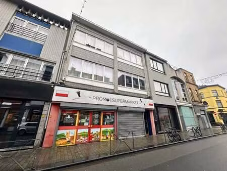 spacieux rez-de-chaussée commercial à berchem