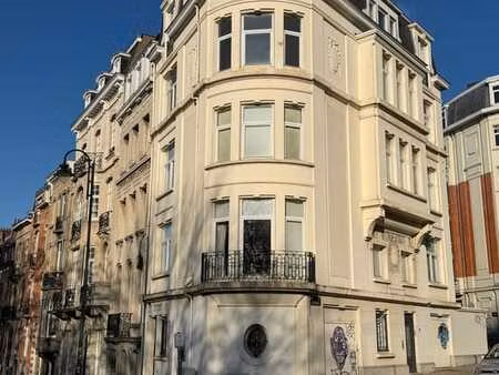 demi maison 3 ch. à forest  parquet et cheminée