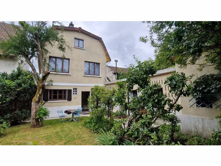 palaiseau - maison de 6/7 pièces  4 chambres sur un terrain de 333 m² - 210 m² habitable e