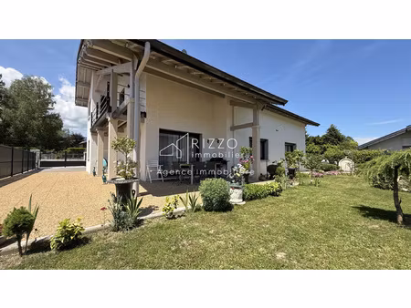 grande maison rénové avec soin - 5 chambres- 1 bureau - 1 st