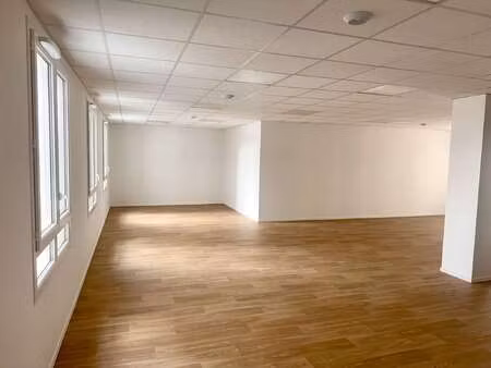 location bureaux et commerces à laval (53000) : à louer / laval