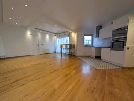 location appartement 3 pièces 71 m² à saint-cloud (92210)  1 850 €