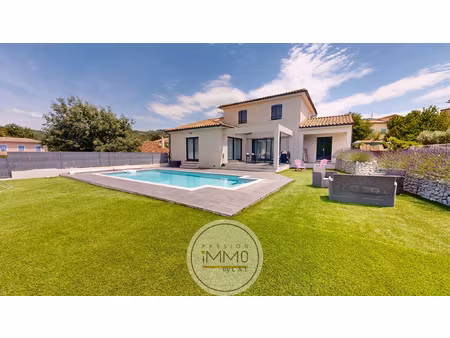 maison à l'escale avec piscine