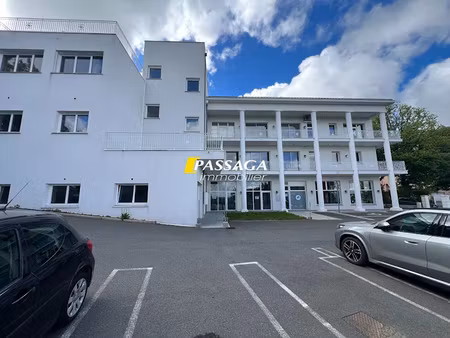 location locaux professionnels 2 pièces 43.11 m² à baraqueville (12160)  550 €