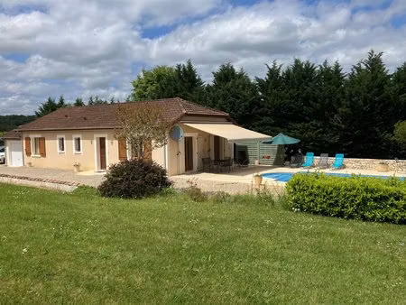 sur les hauteurs avec belles vues  maison de plain pied avec garage  piscine  terrain de..