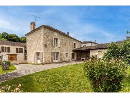 maison de village avec jardin  garage et vue sur la campagne