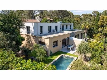 villa contemporaine récente au calme