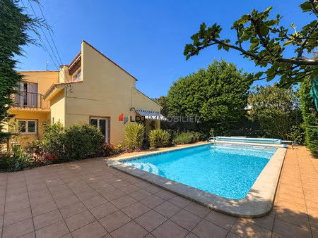 maison 3 faces de 140 m² avec garage et piscine