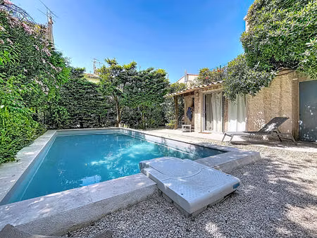 les 5 avenues- appartement esprit maison avec jardin  studio  piscine et garage.