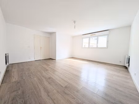 appartement 4 pièces   dernier étage avec parking