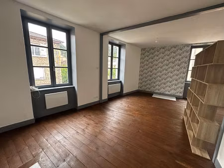 t2 lumineux - centre tarare - aucun travaux.