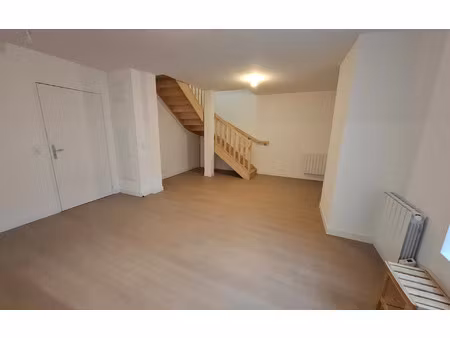 location appartement  62.14 m² t-3 à compiègne  900 €