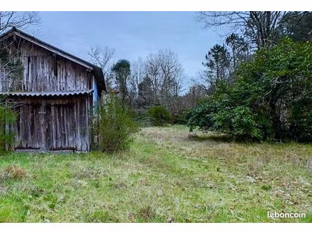 terrain constructible de 2547 m² à 30 mn des plages