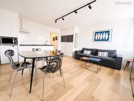 concarneau-centre: appartement t2 meublé avec vue port et ville-close