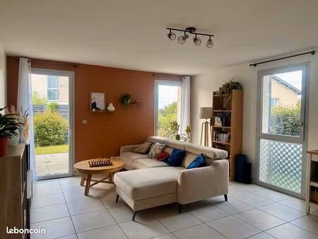 t3 de 70 m² avec jardin  terrasse  box et parking – charly
