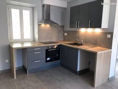 maison de ville au centre de genlis + grand garage de + de 20 m²