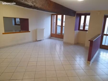 ambierle (42) f2 en rez de chausse au bourg