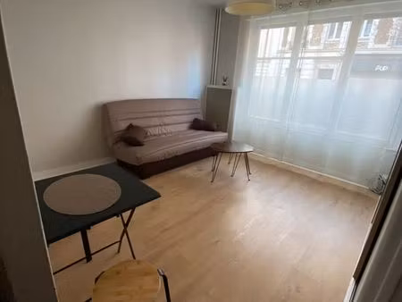 location studio meublé