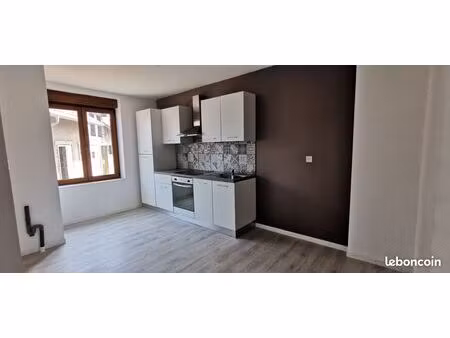 loue beau f2 45m2 avec espace vert privatif