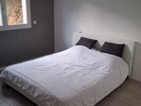 villa mitoyenne f3 à l'année meublée