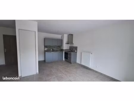 loue t2 avec terrasse et garage
