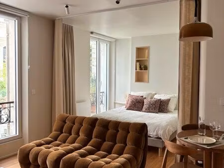 paris – quartier martyrs | studio 32 m² – cour arborée – calme absolu - à louer en bail ci