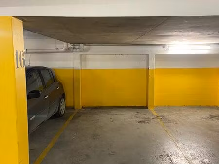 location place de parking sécurisée – paris 10e / rue des petites écuries