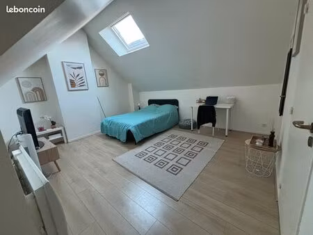 grand studio meuble – 3ème étage - 32 m2 – hyper centre ville